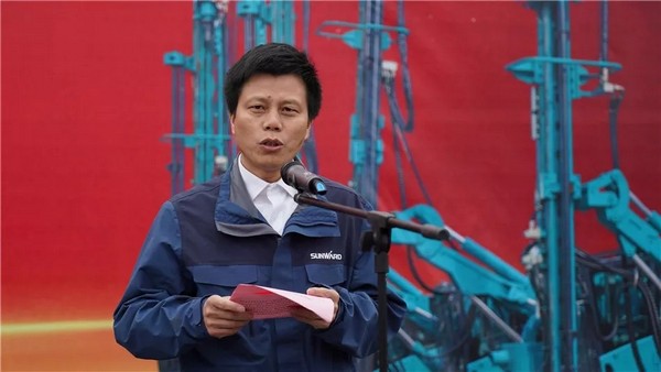 进军南非高端矿山市。。。。。p街机智能凿岩装备批量发车