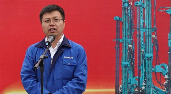 进军南非高端矿山市。。。。。p街机智能凿岩装备批量发车