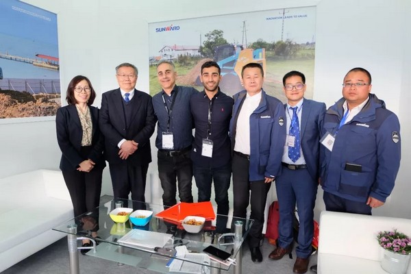 向天下展示中国“智造”魅力，，，yp街机智能携立异阵容闪灼德国宝马展