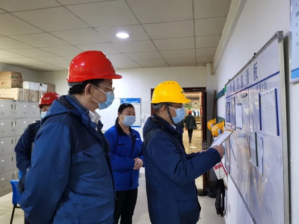 疫情未过，，，，，，，，岂可松懈？？？？？？？？总司理带队检查防疫事情