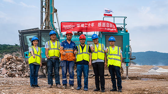 15年3万小时！yp街机智能元老级潜孔钻机“雄风”依旧