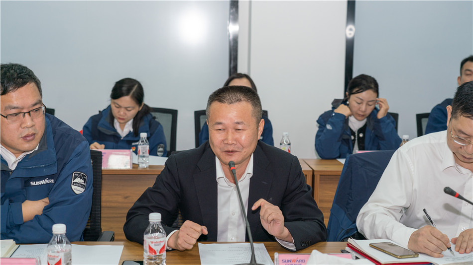 yp街机智能举行主题教育学习钻研会暨员工活动中心揭幕仪式