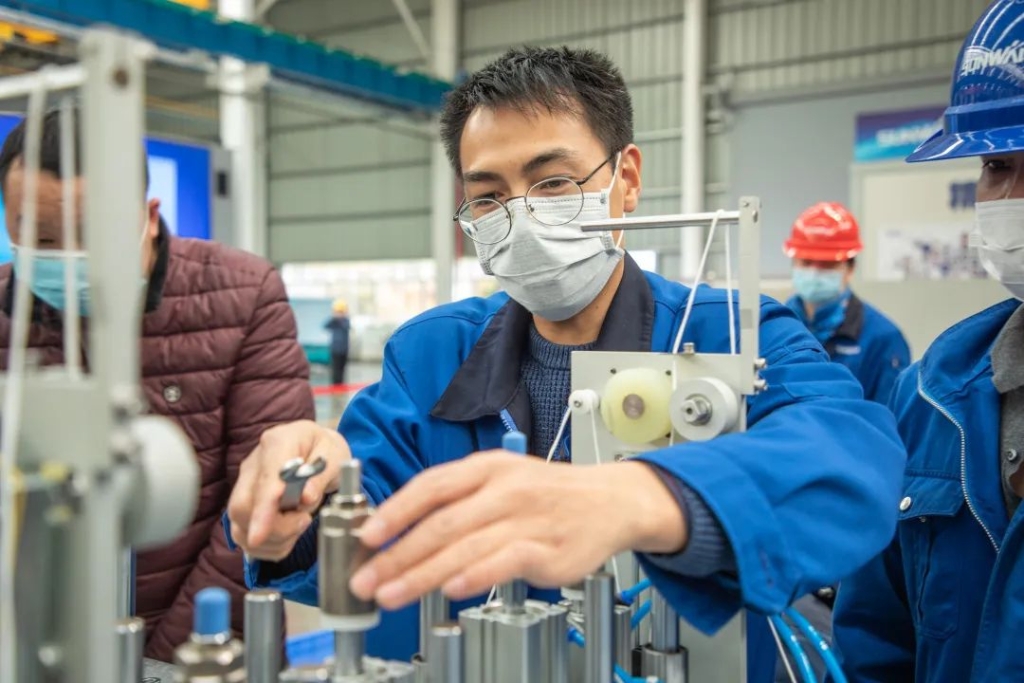 yp街机智能首台口罩机交付客户