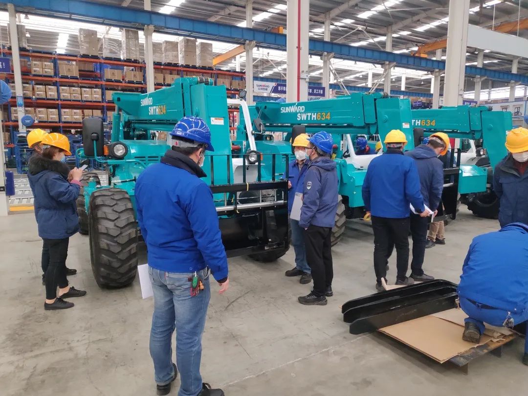 yp街机智能新品叉装车批量下线发往美国