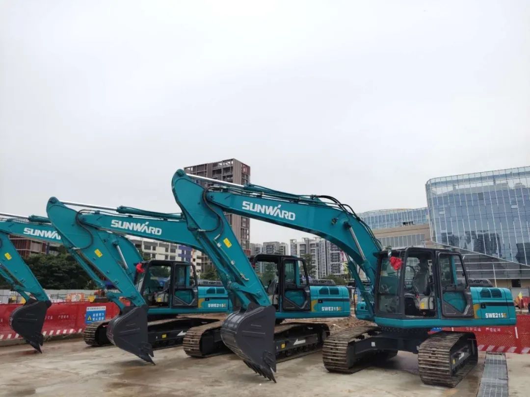 常益长高铁复工，，，，网红“小蓝”来资助