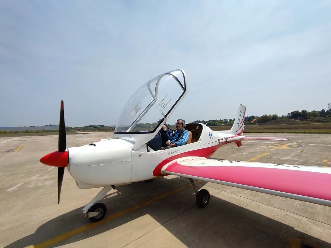 广州工控总司理张伟涛调研yp街机航空