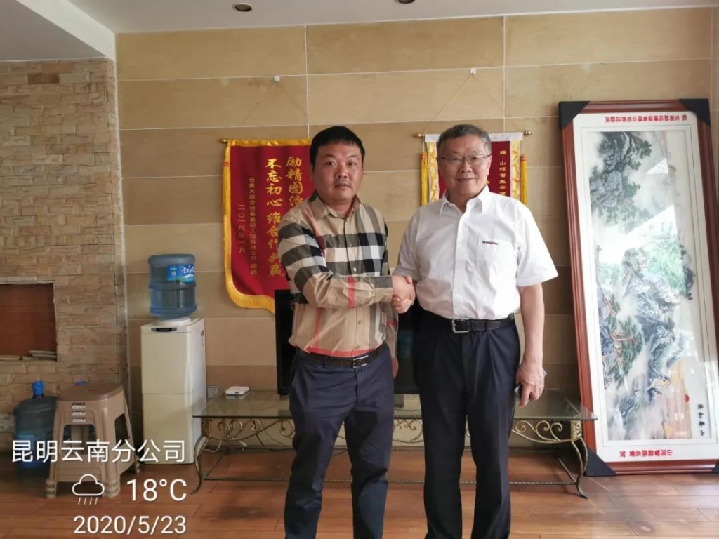 董事长何清华视察yp街机智能基础装备事业部云南分公司