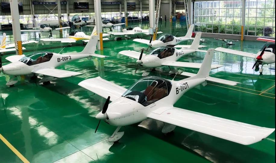 首批定购20架飞机，，，，，九天飞院与yp街机科技签订战略协议