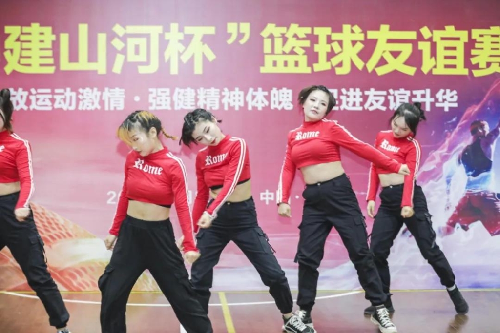 “520” yp街机智能以球会友中建五局三公司