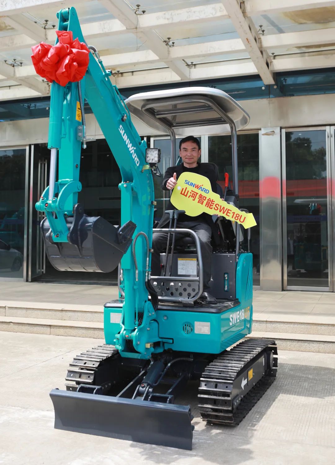 赠机仪式如约而至，，，，yp街机智能与您偕行