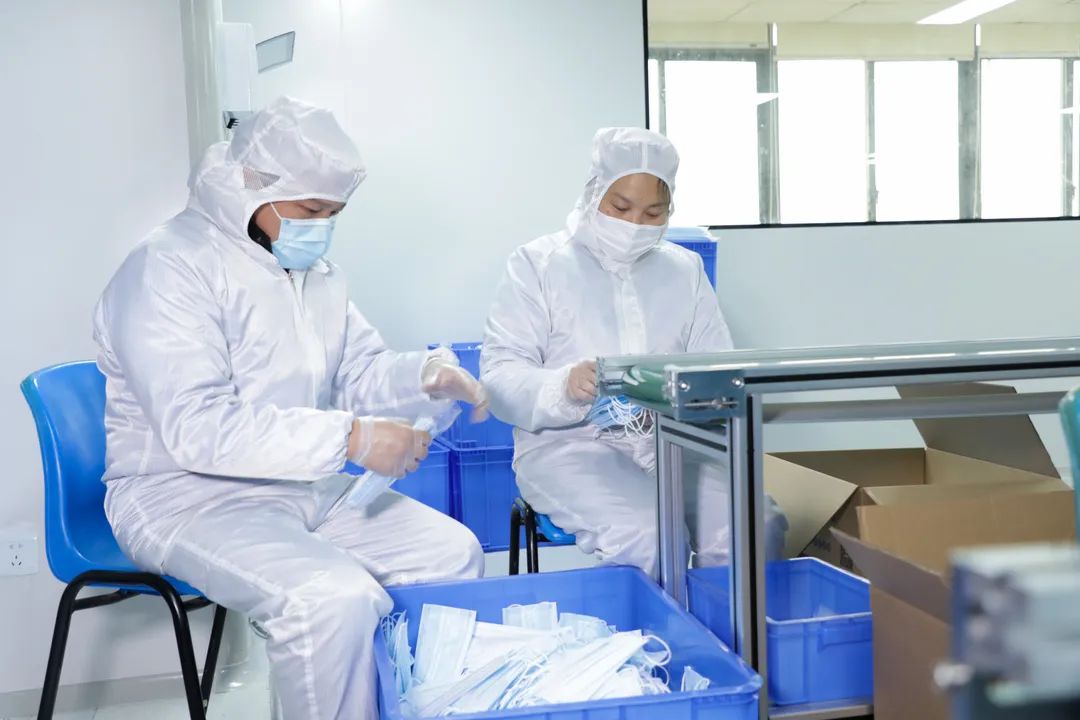 董事长启封yp街机智能第一个制品口罩