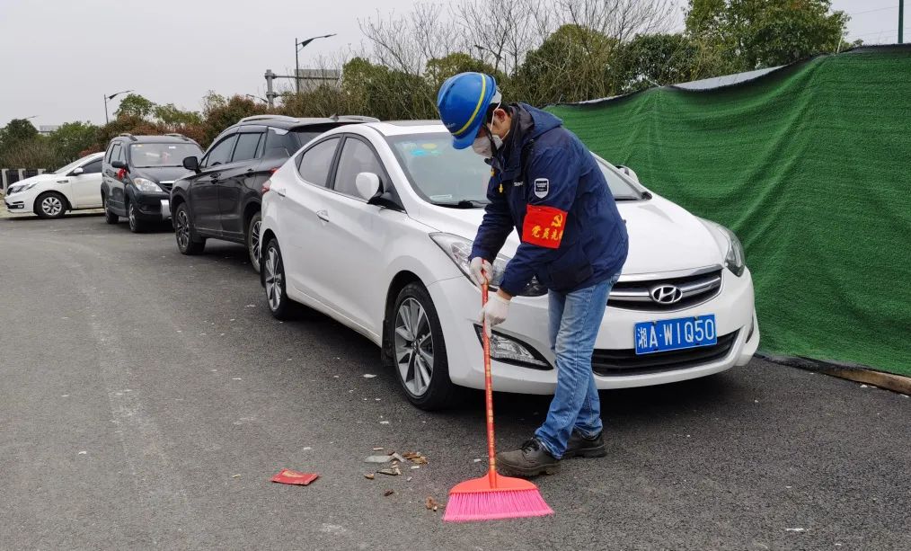 yp街机智能党员自愿者开展义务情形清扫