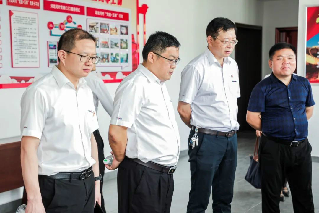 yp街机智能党委赴浔龙河交流学习