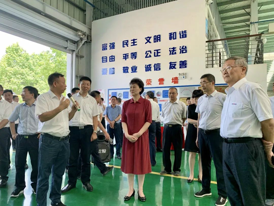 省委常委、统战部部长黄兰香考察调研yp街机科技