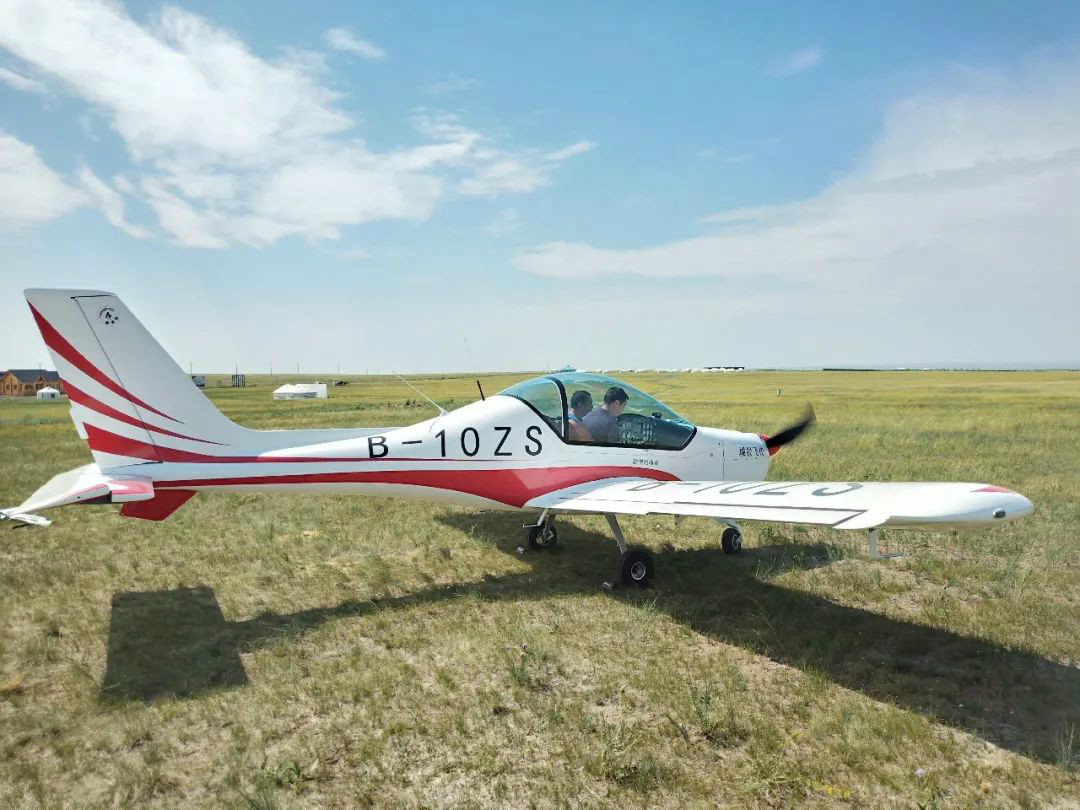 yp街机“阿若拉”飞机遨游呼伦贝尔大草原