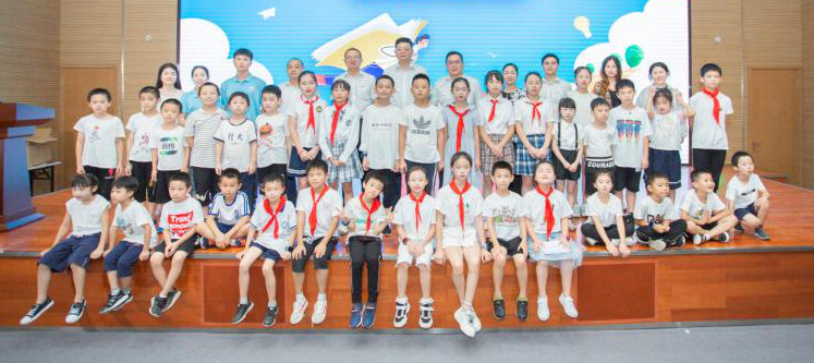 精准效劳共建家园，，，，，，解决刚需心怀感恩——yp街机智能首期职工子女暑期托管班圆满结班