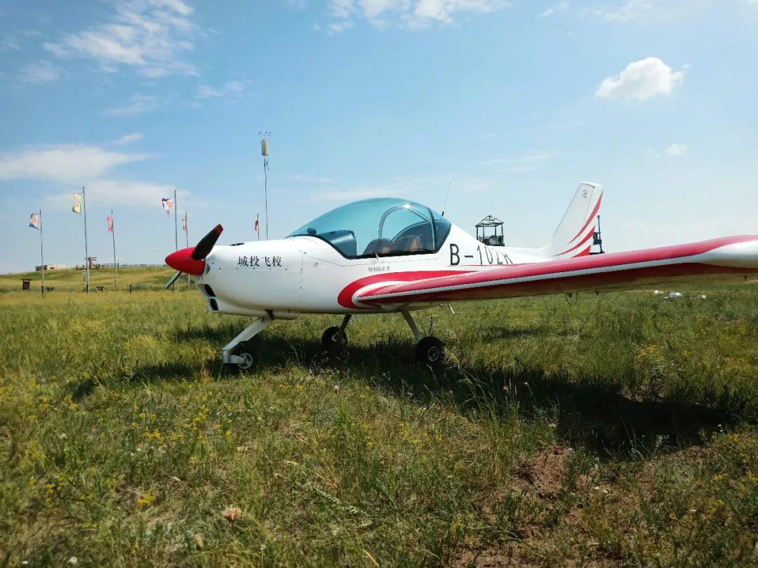 yp街机“阿若拉”飞机遨游呼伦贝尔大草原