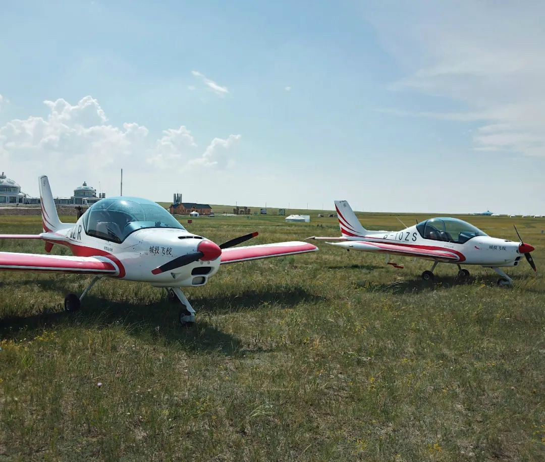 yp街机“阿若拉”飞机遨游呼伦贝尔大草原