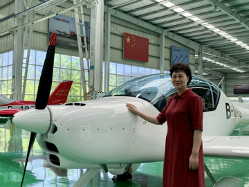 省委常委、统战部部长黄兰香考察调研yp街机科技