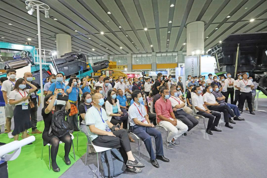 强势进军砂石破碎领域，，，，，，，，yp街机智能破碎站新品精彩宣布