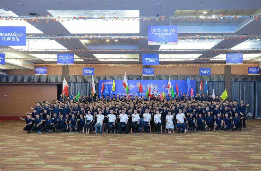 向挖掘机万台俱乐部迈进——yp街机智能2020年度挖掘机营销训练营开营