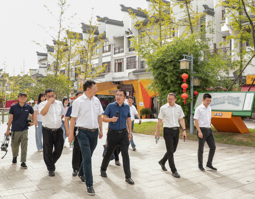 yp街机智能党委赴浔龙河交流学习