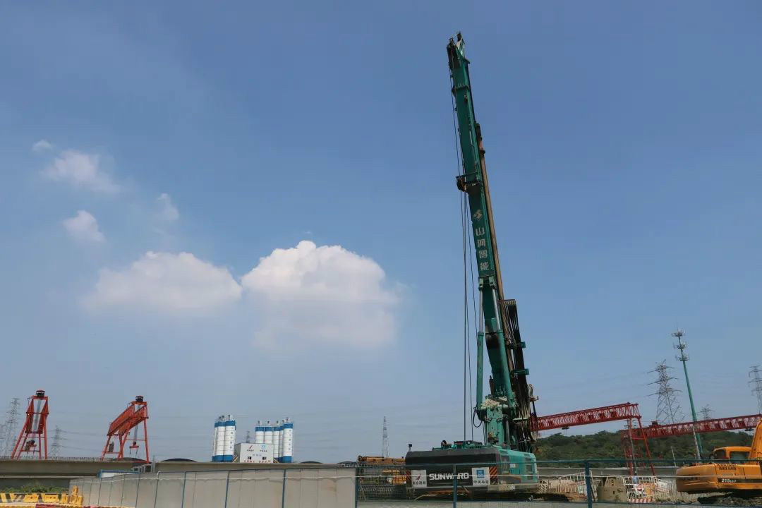 从业20多年的他，，，，为何对yp街机智能旋挖钻机情有独钟