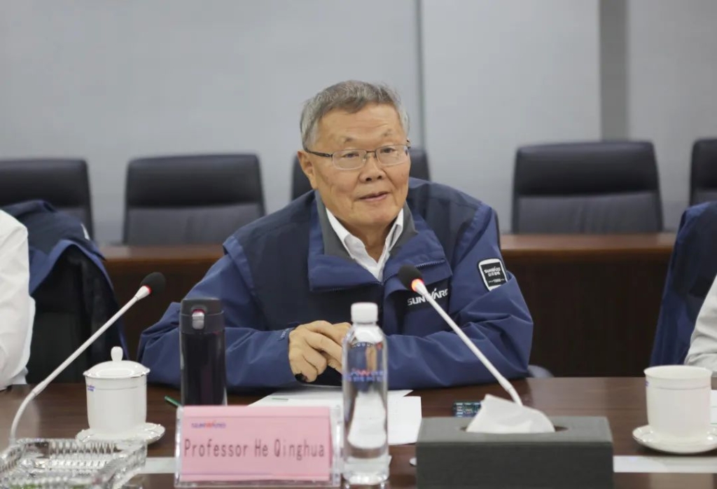 英国驻广州总领事贺颂雅考察yp街机智能