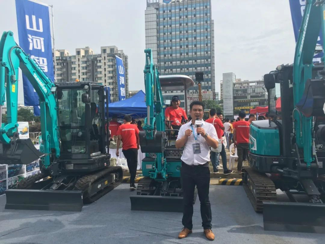 2020全球微挖大会 yp街机智能精品微挖赢得满堂彩