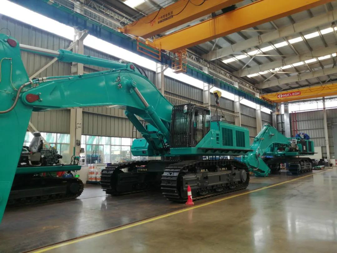 立异再出效果！yp街机智能超大型履带式液压挖掘机下线