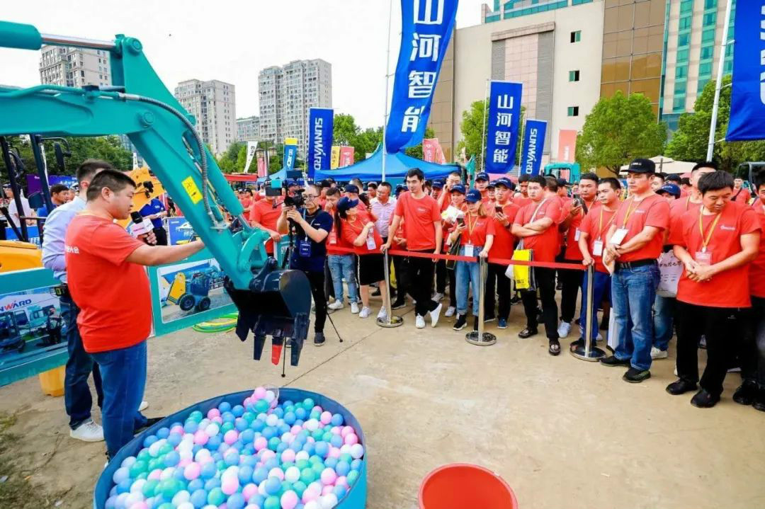 2020全球微挖大会 yp街机智能精品微挖赢得满堂彩