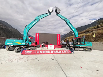 yp街机智能挖掘机助力川藏铁路建设