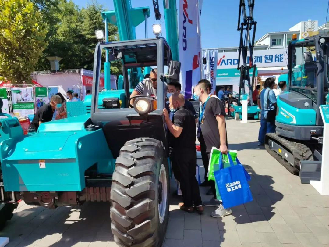 yp街机智能高空作业装备“吸睛”雄安展