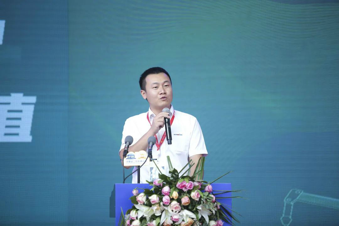 yp街机智能天下客户交流会在深基础工程生长论坛会场举行