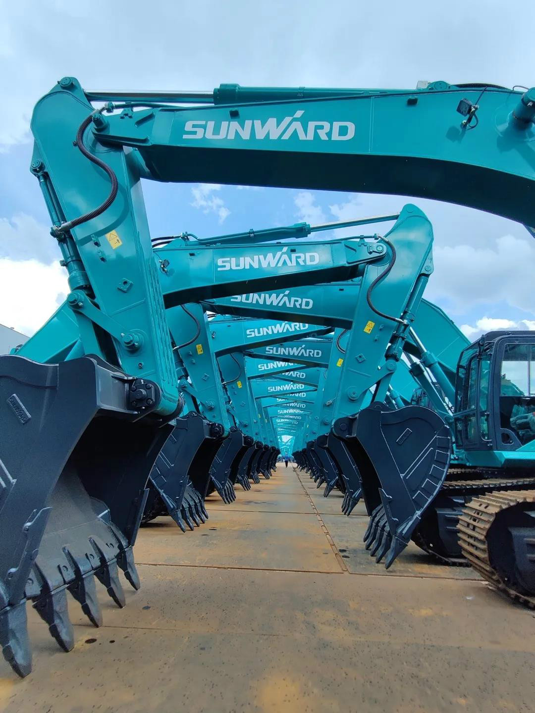 以先导式立异实现挖掘机从无到有，，，，，，，，从小到大，，，，，，，，从大到强！