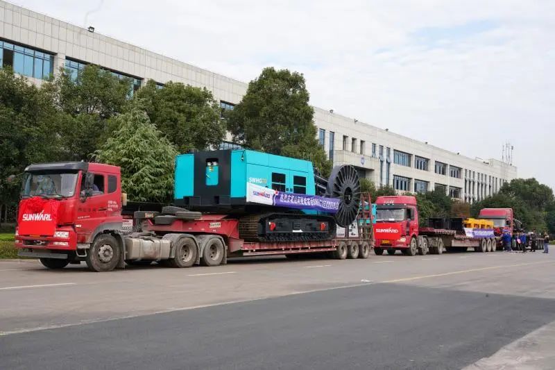 yp街机智能首台SWHG70一连墙液压抓斗顺遂交机