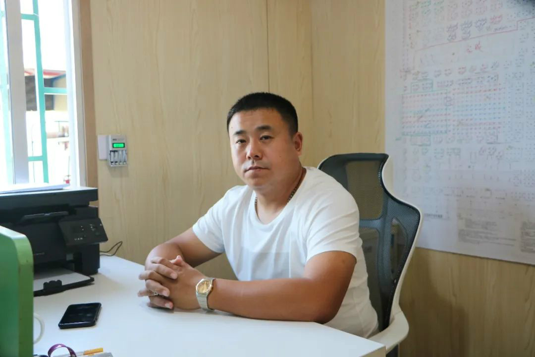 液压静力压桩机从1台到21台，，，他只用了8年！