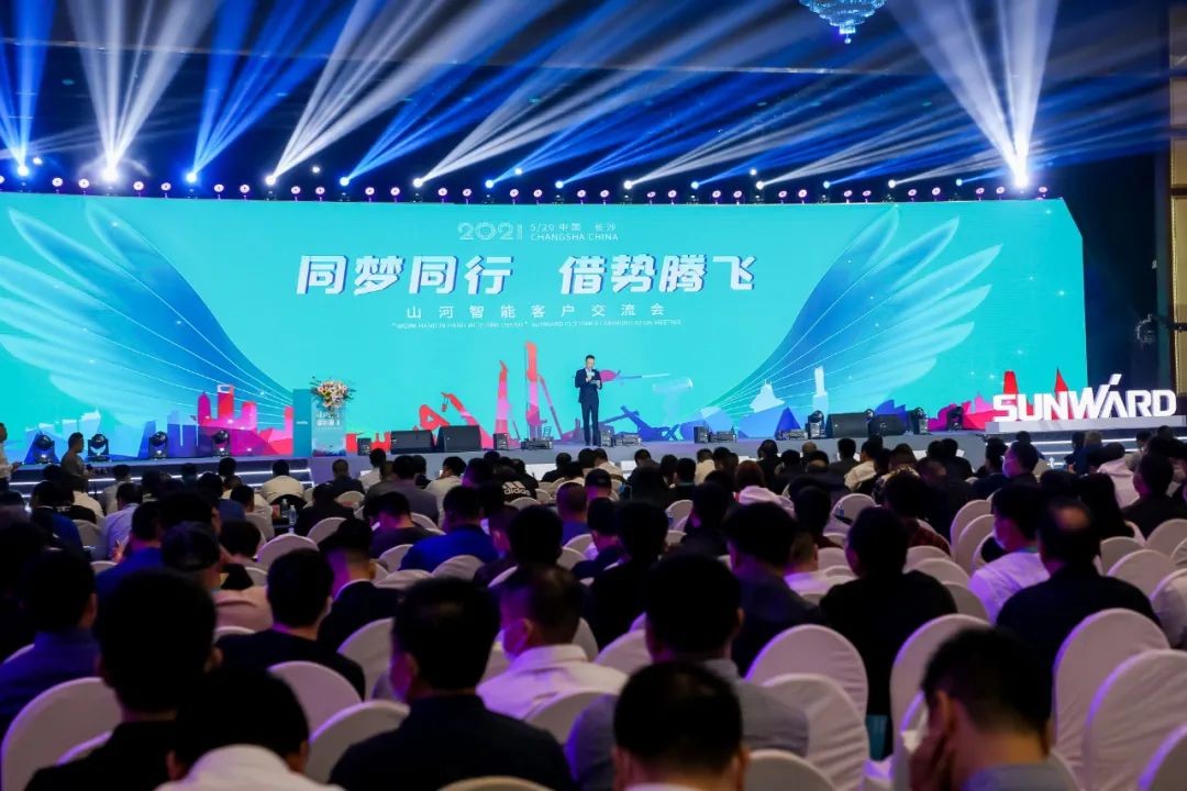 “爆品”出击！yp街机智能客户交流会签约超8亿元