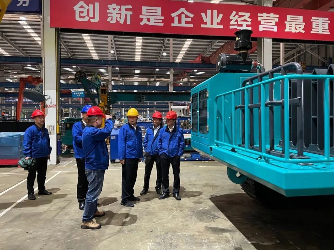 联合开发出效果！yp街机智能压裂管道运输车下线