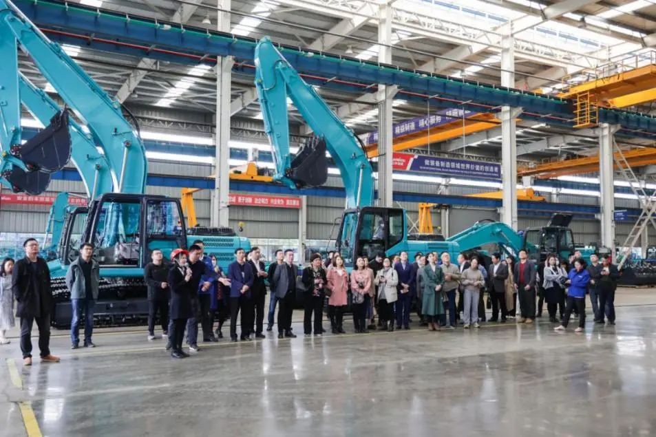 民主党派湖南省委机关青工委团队一行考察yp街机智能