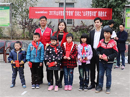 践行雷锋精神捐建“yp街机梦图书馆”