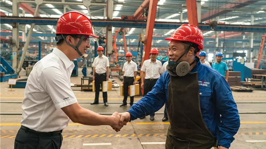 万力集团“送清凉”活动，，，，，，，，慰问一线员工