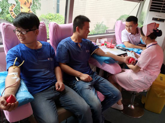 血液毗连你我大爱感动星城——记yp街机智能2016年夏日无偿献血活动