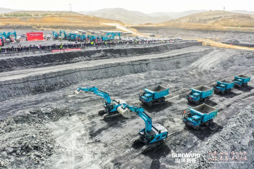 “矿”世能手，，，，，齐聚yp街机智能挖掘机操作手挑战赛