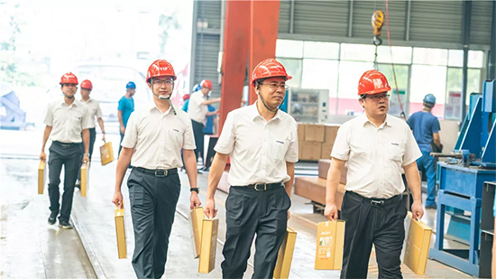 万力集团“送清凉”活动，，，，，，，，慰问一线员工