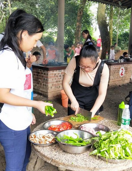 大手牵小手·“顽”转六一，，，，，，，，yp街机智能首次六一亲子主题活动圆满举行