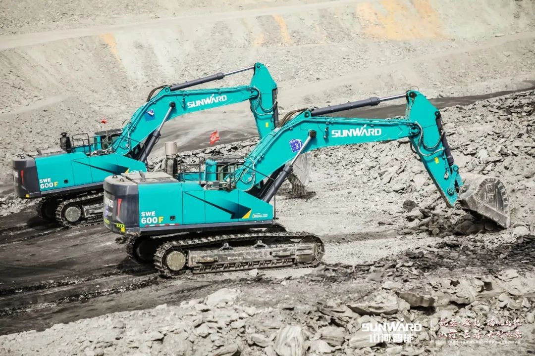 “矿”世能手，，，，，齐聚yp街机智能挖掘机操作手挑战赛