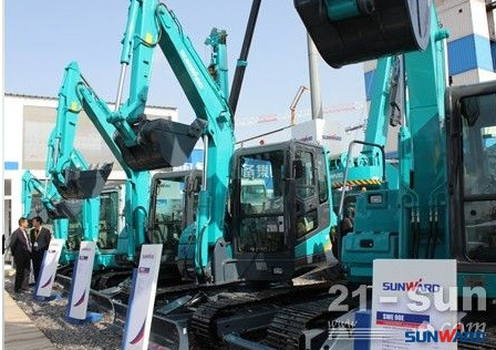 yp街机智能何清华：潜心追求“yp街机之路”