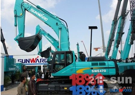 yp街机智能何清华：潜心追求“yp街机之路”