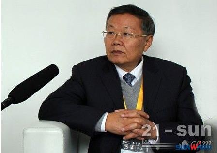 yp街机智能何清华：潜心追求“yp街机之路”